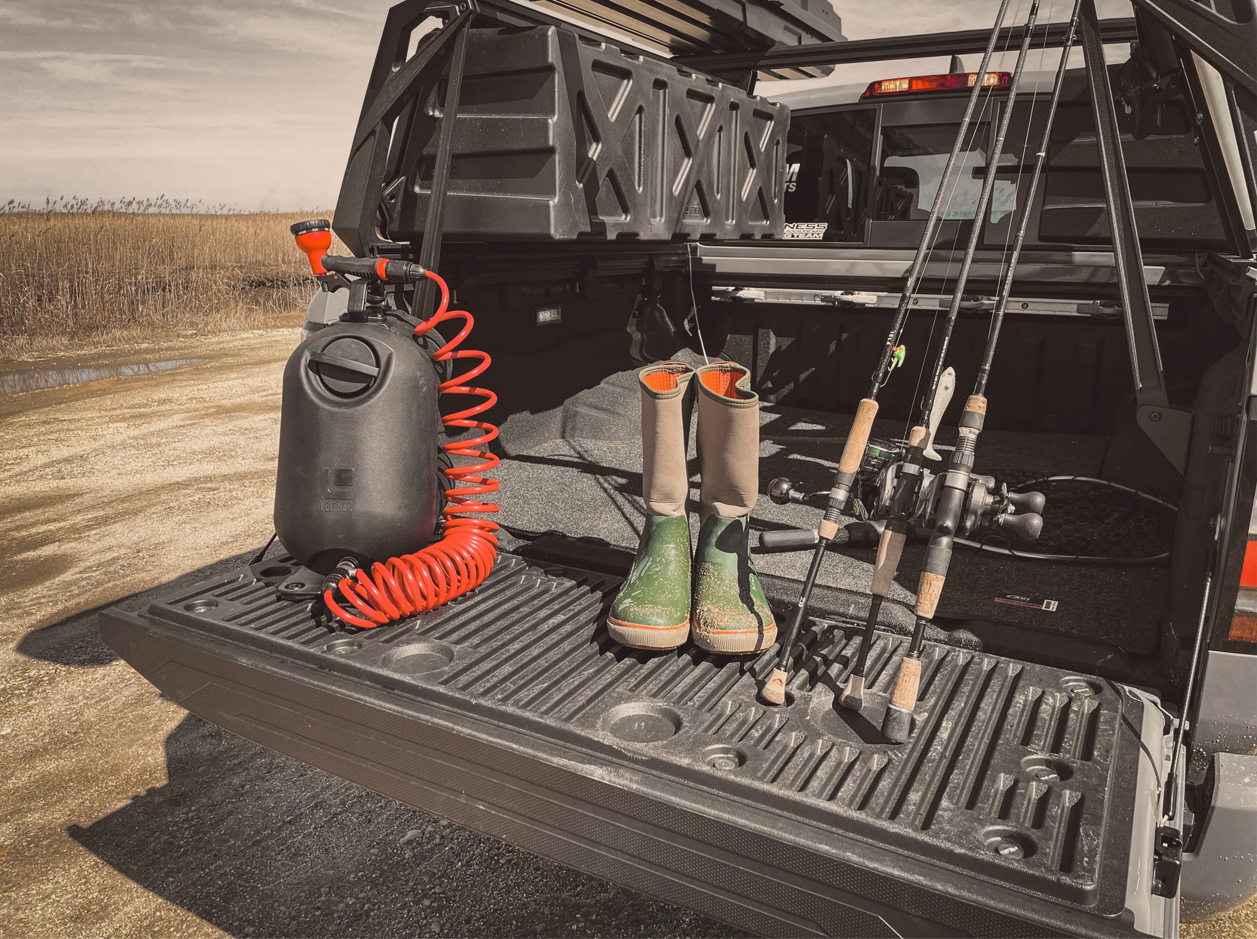 Stylish LEITNER Designs HydroPod Carry Portable Shower Kit – Rhino
