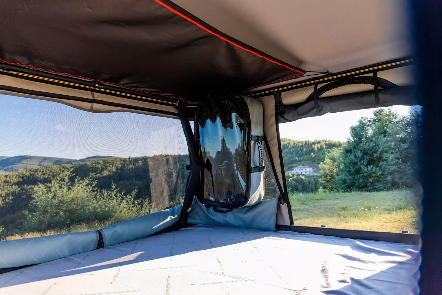 6 person Roof top tent