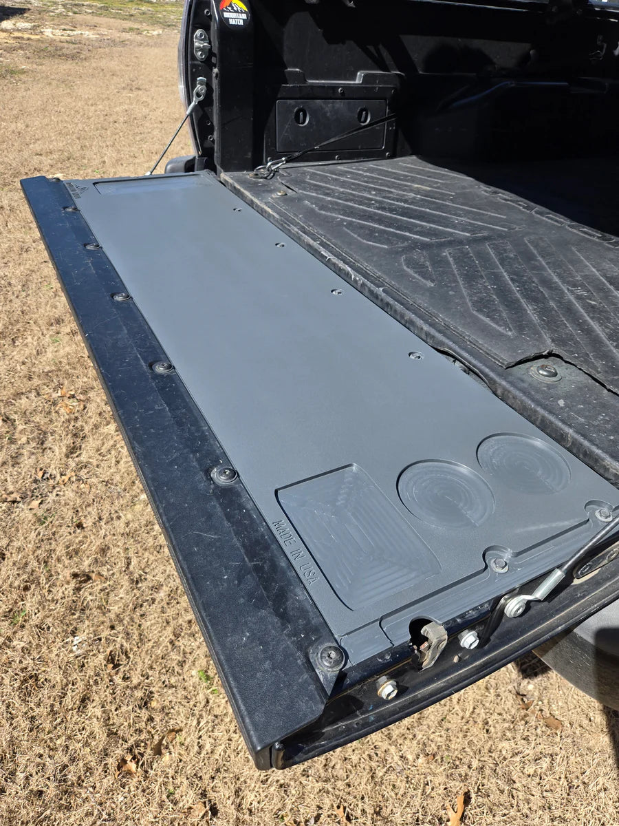 MOUNTAIN HATCH Tailgate Table Toyota Tacoma (2024-2025)