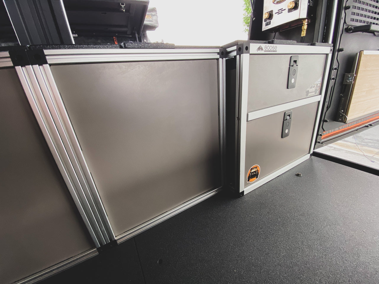 GOOSE GEAR Alu-Cab Alu-Cabin Toyota Tundra 2014-2021 2.5 Gen. - Middle Utility Module - 6'5" Bed