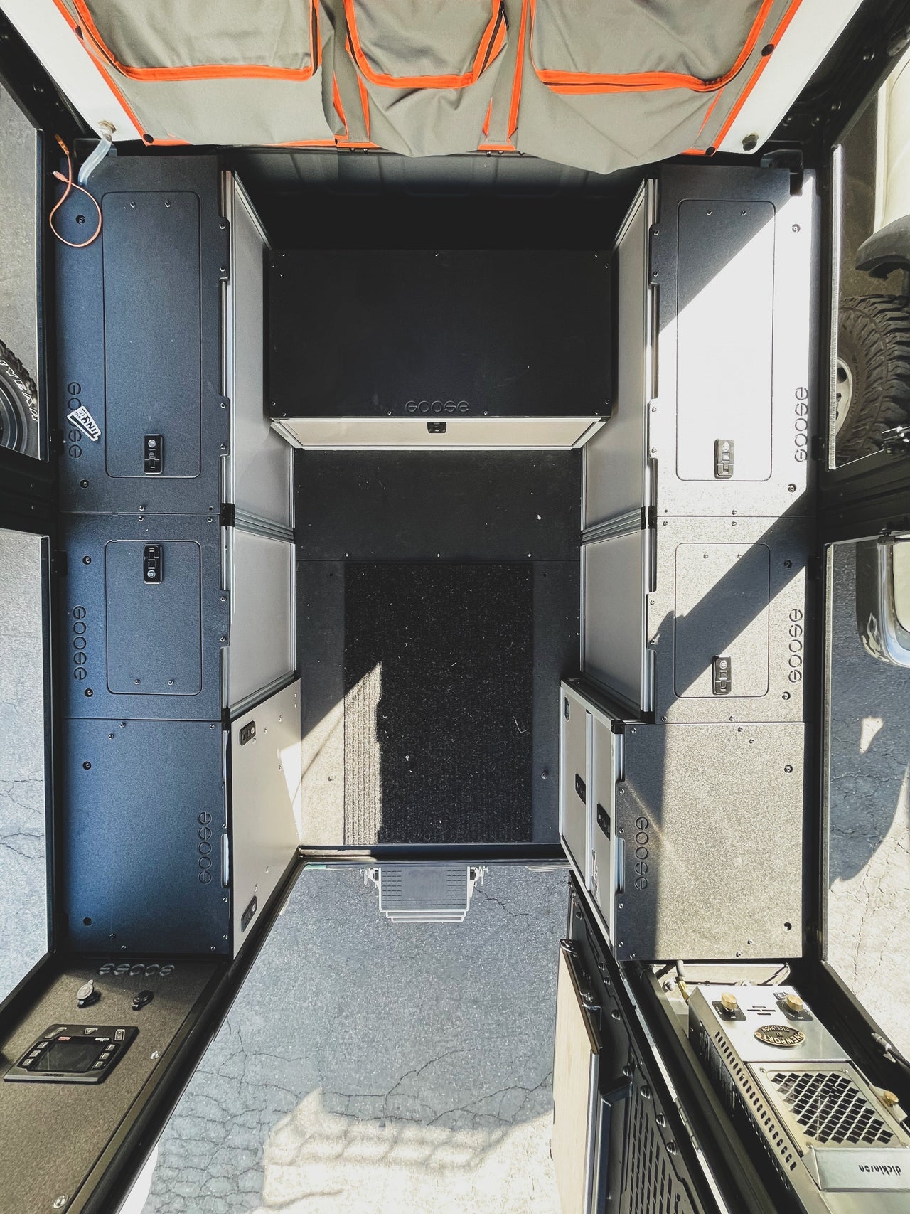 GOOSE GEAR Alu-Cab Alu-Cabin Ram 2500 & 3500 2019-Present 5th Gen. - Bed Plate System - 6'4" Bed