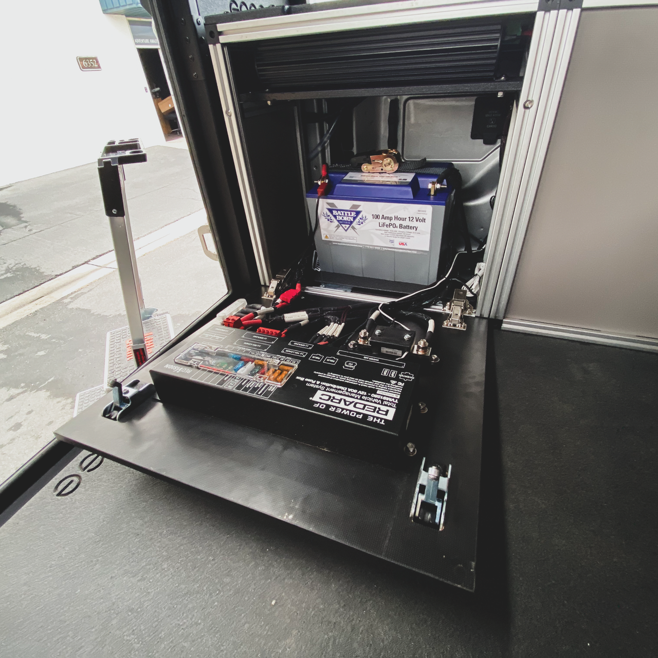 GOOSE GEAR Alu-Cab Alu-Cabin Ram 2500 & 3500 2019-Present 5th Gen. - Rear Power Management Module