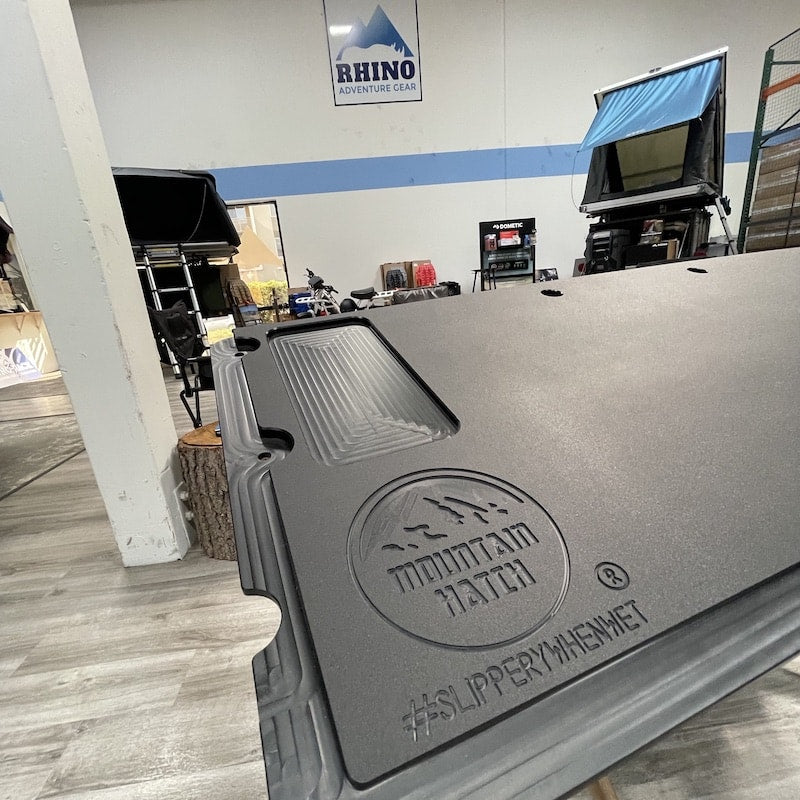Mountain Hatch Tailgate table Jeep Gladiator (2019-2022) Logo